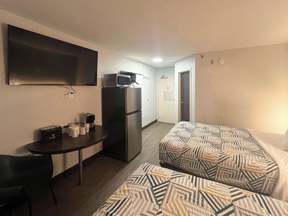 Standard Room, 2 Double Beds, Non Smoking, Kitchenette