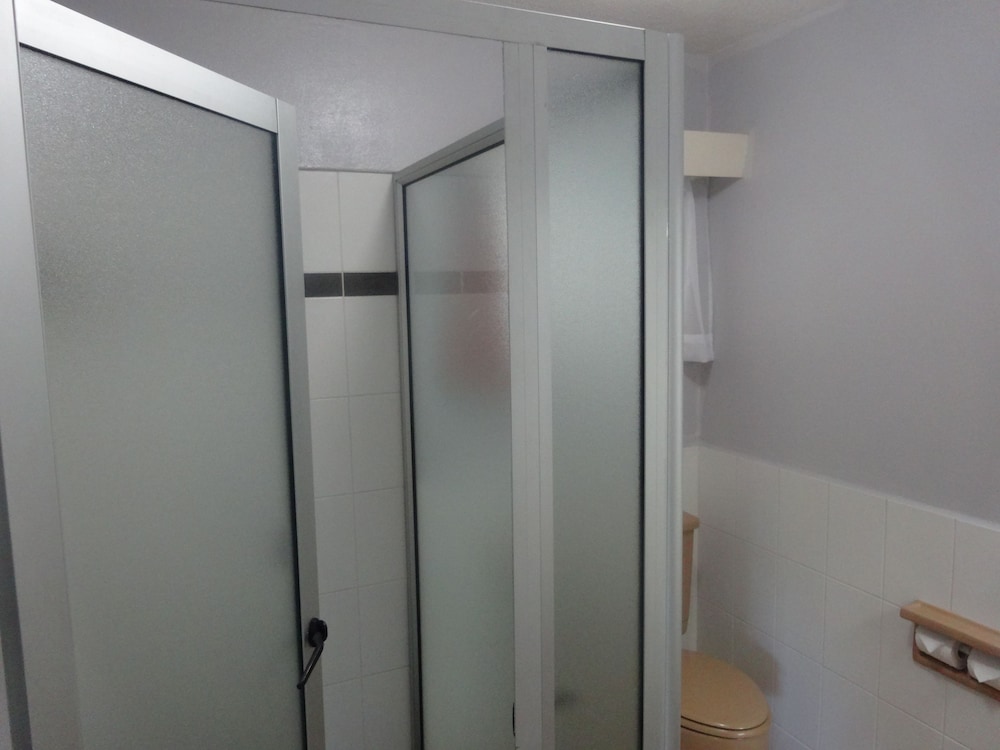 Deluxe Room, Multiple Beds, Courtyard View photo 5