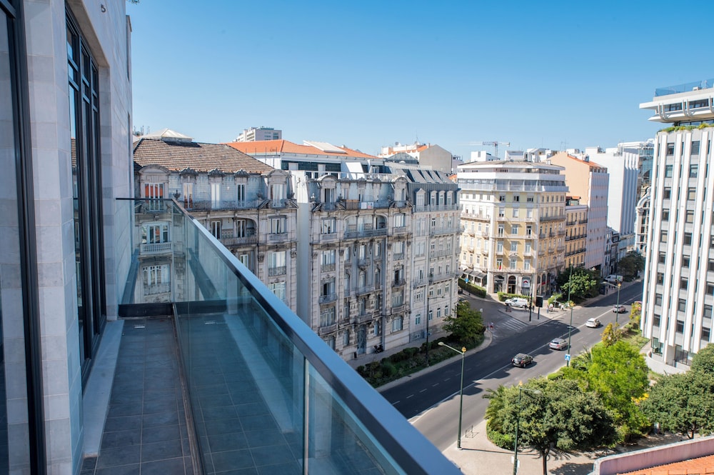 Large Mama Double Balcony Avenue View - Photo 14