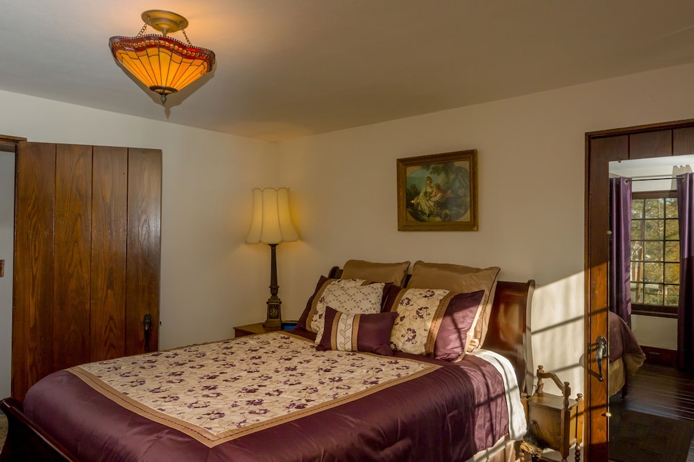 Room, Private Bathroom (Castle on Glen Guest House) photo 1