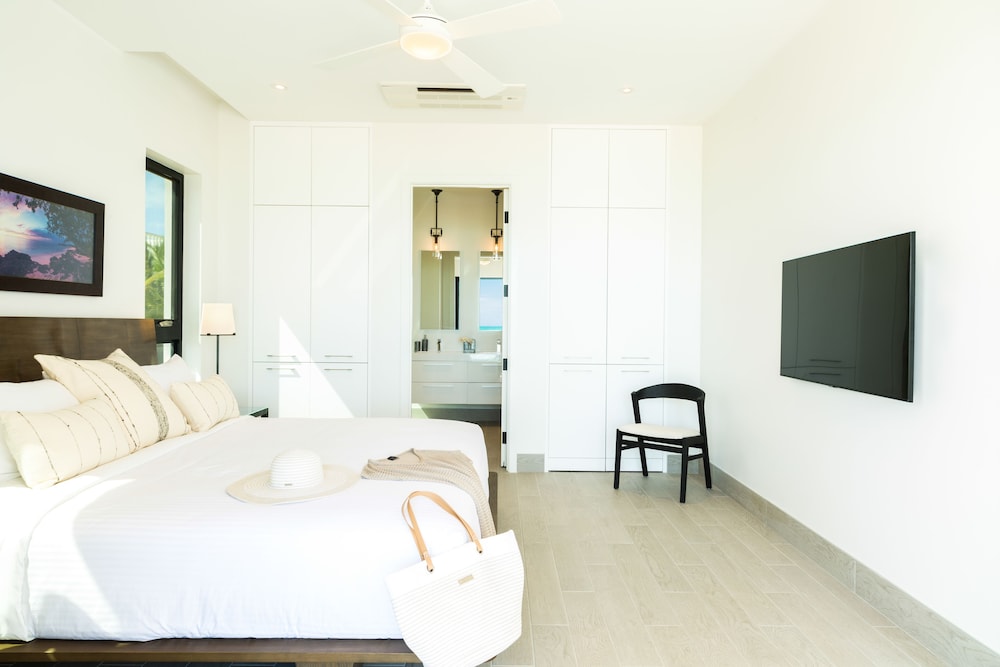 Deluxe Suite, 2 Bedrooms, Ocean View, Poolside - Photo 2