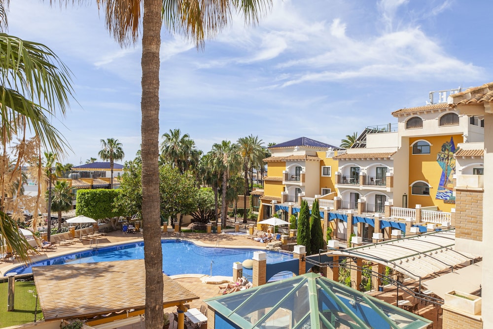 Standard Twin Room, Pool View - Photo 4