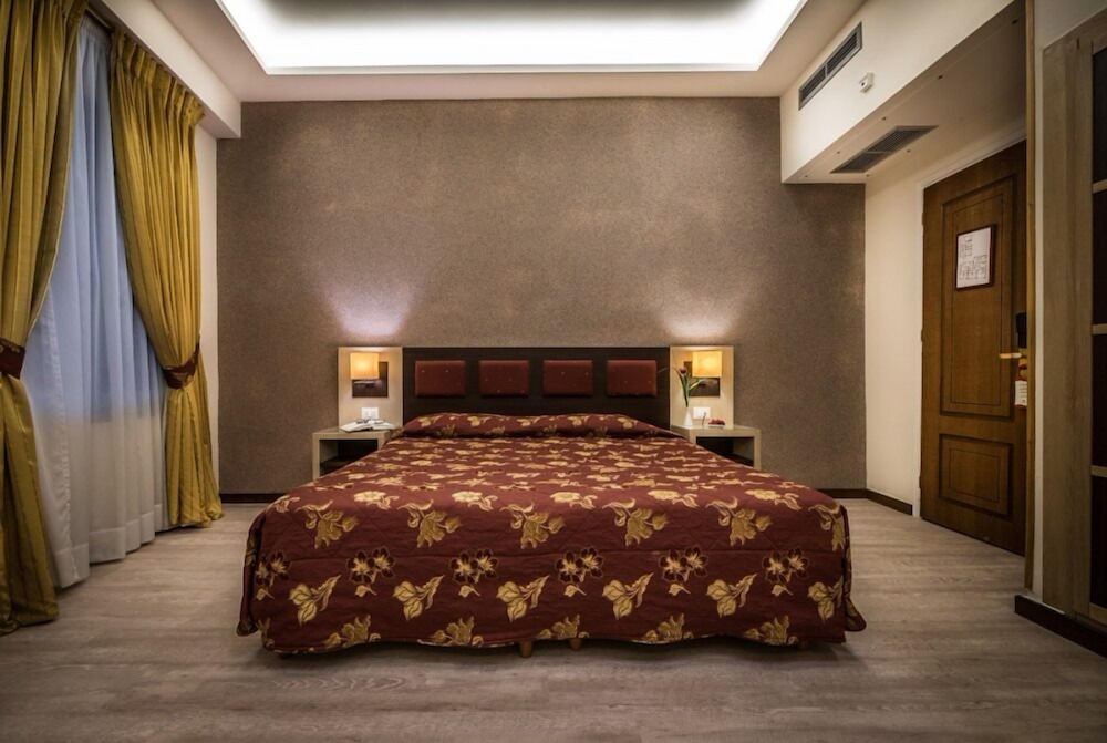Executive Quadruple Room, City View photo 3