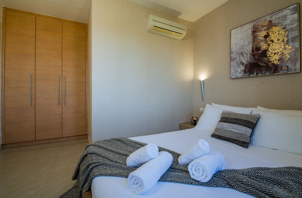 Artdeco Luxury Suites #C2 photo 2