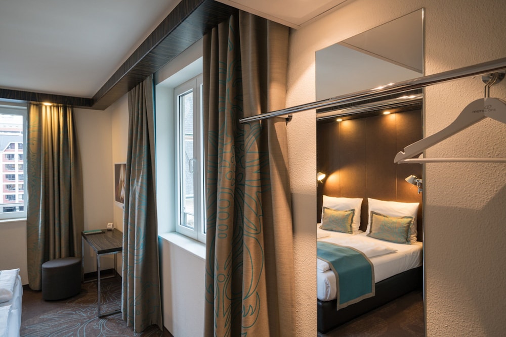 Standard Room, 1 King Bed photo 2