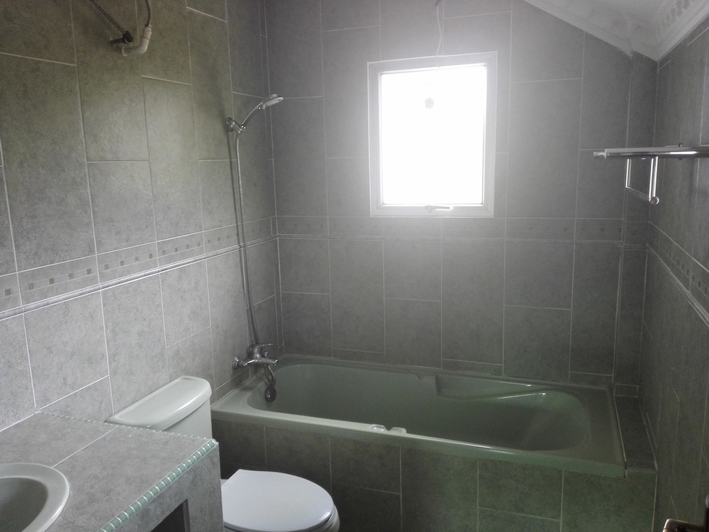 Basic Double Room, 1 Queen Bed