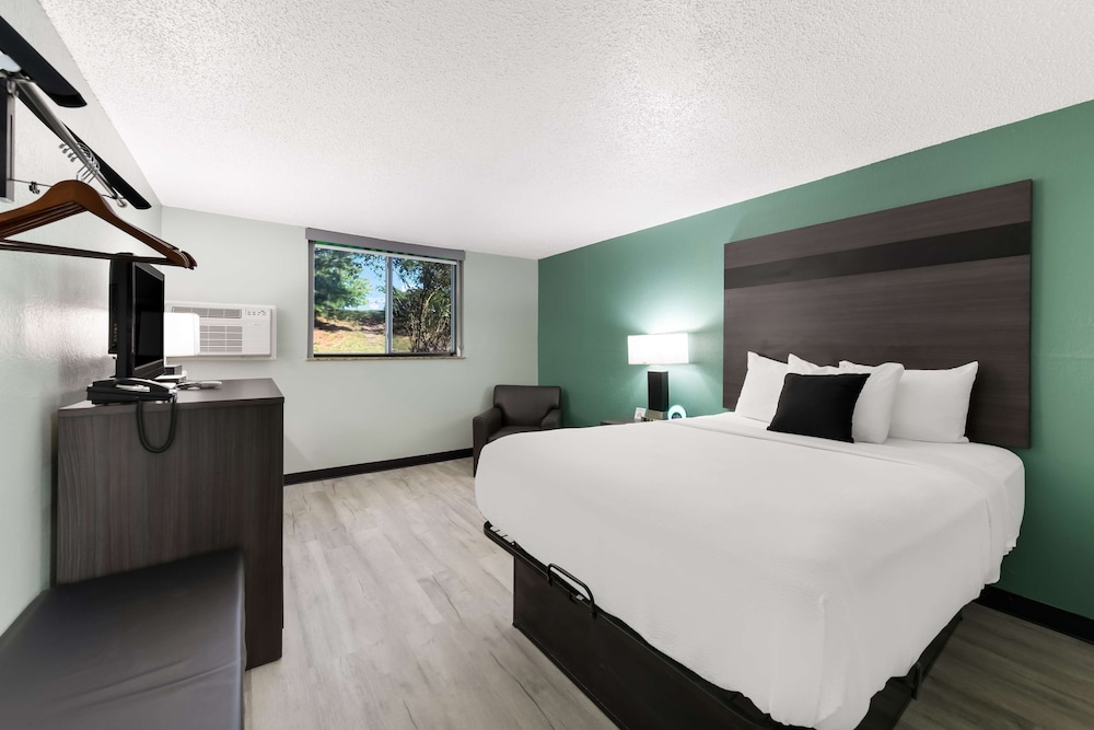 Suite, 1 Queen Bed, Non Smoking - Photo 6