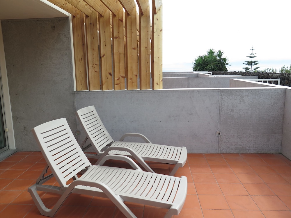 Superior Duplex, 1 Bedroom, Patio, Partial Ocean View photo 2