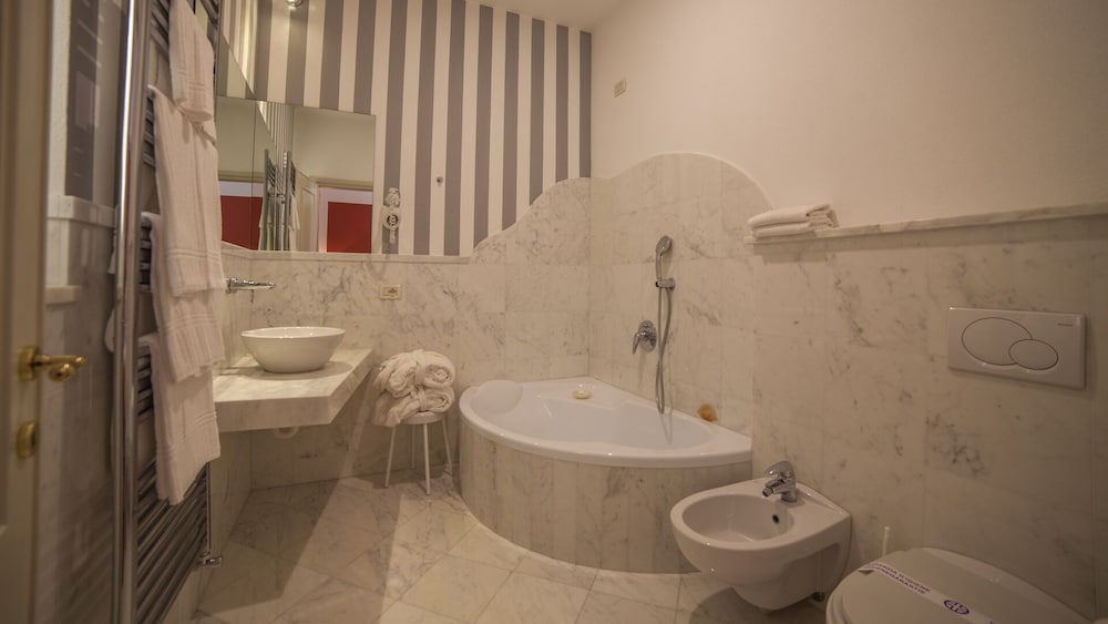 Queen Room - Photo 2