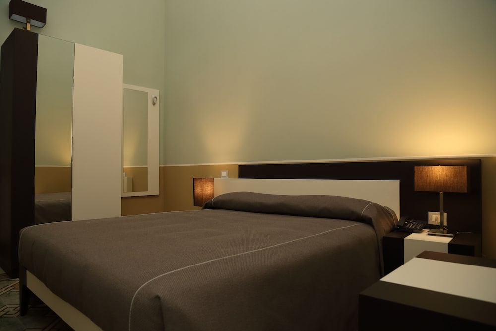 Standard Double or Twin Room photo 3