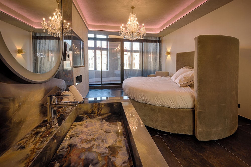 Suite impériale, 1 très grand lit, vue ville photo 2