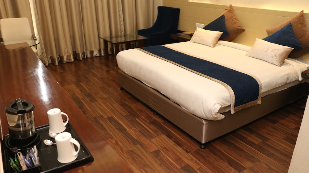 Premium Double Room, 1 King Bed photo 2