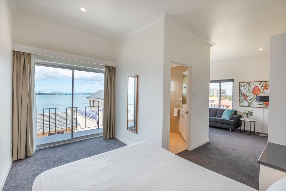 Ocean View Studio Suite - Photo 3