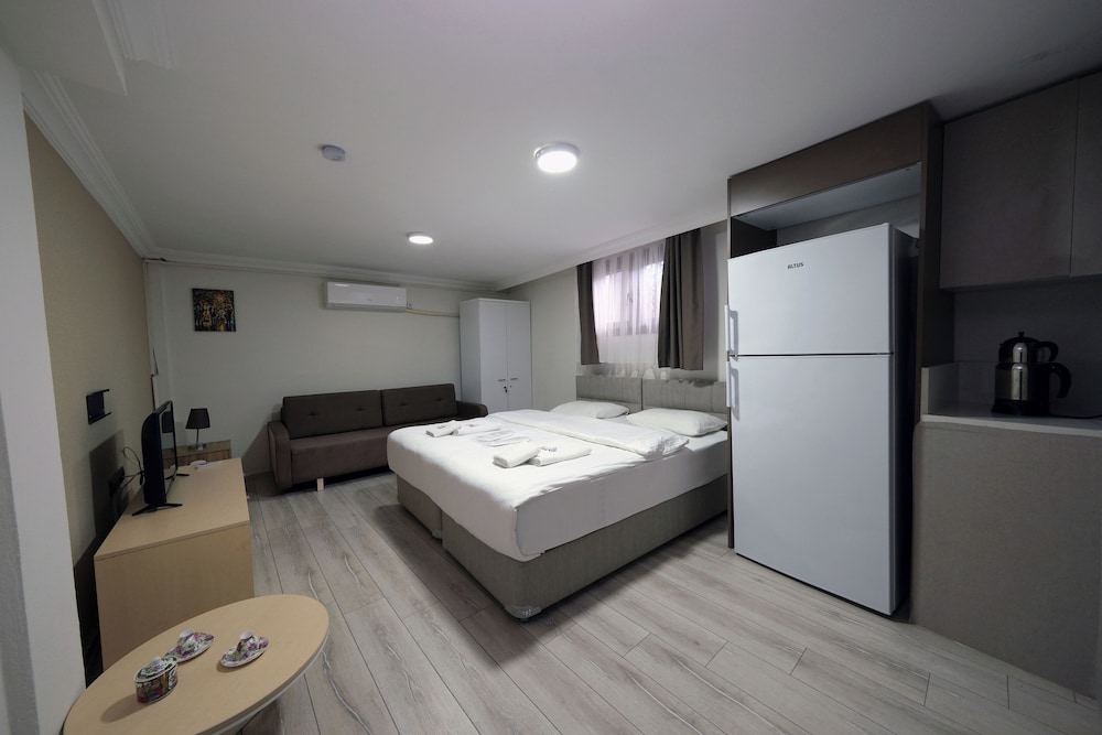 Economy Double or Twin Room (Semi-Basement) photo 3