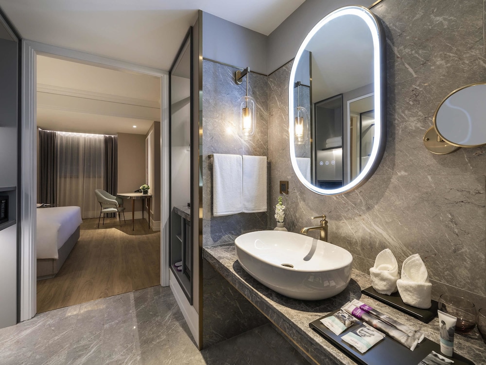 Standard Room, 1 King Bed