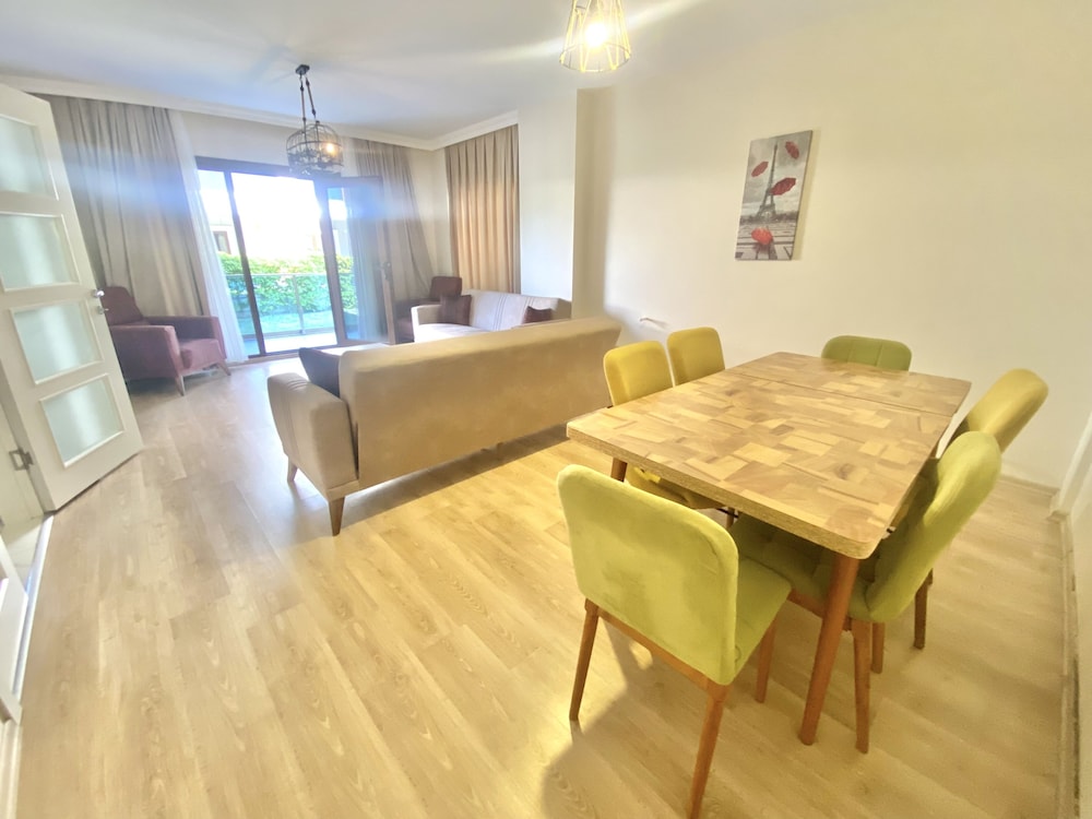 Classic Condo, 3 Bedrooms, Mountain View photo 2