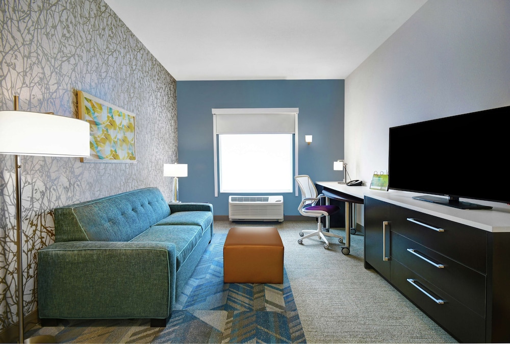 Suite, 1 King Bed, Accessible (Roll-In Shower) - Photo 2
