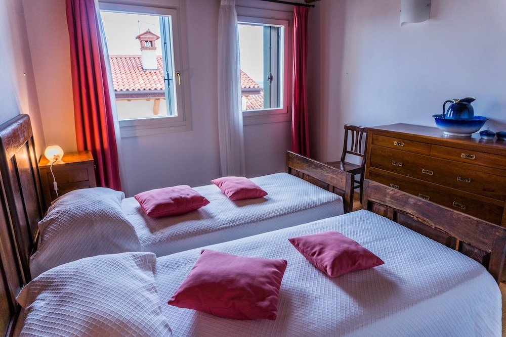 Deluxe Double or Twin Room photo 3