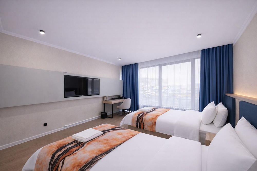 Luxury Double or Twin Room, Pool View