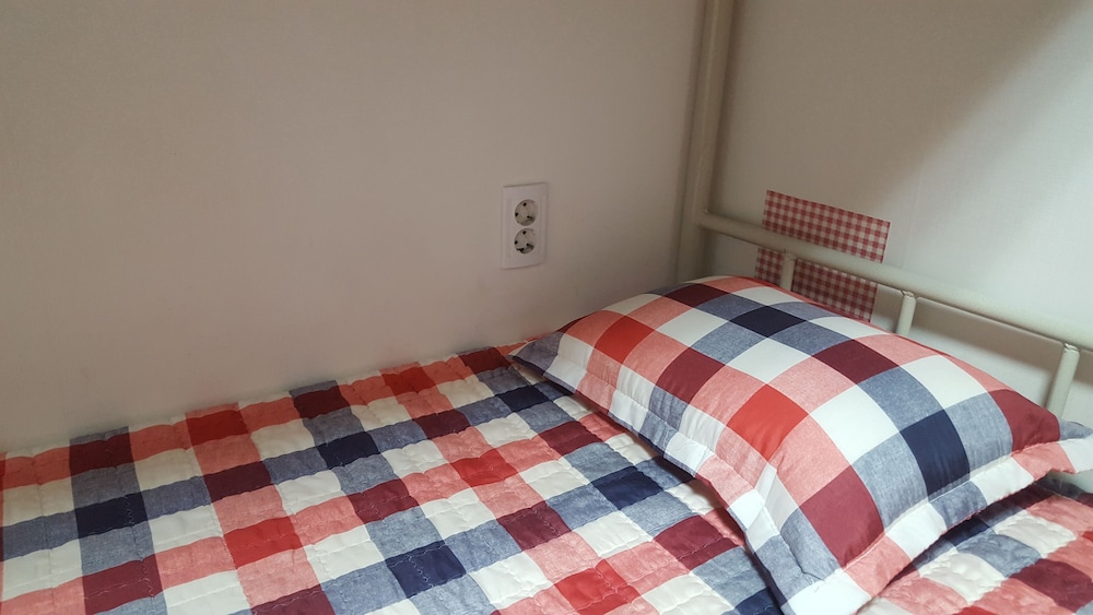 Basic Shared Dormitory, Men only (6 People) photo 3