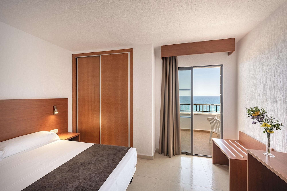 Family Room, Terrace, Sea View - Photo 1