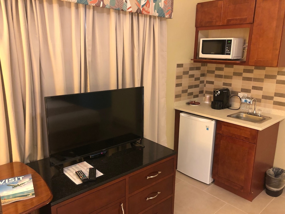 Deluxe Studio, 1 King Bed, Kitchenette