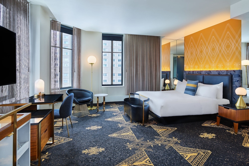 Premier Room, 1 King Bed - Photo 1