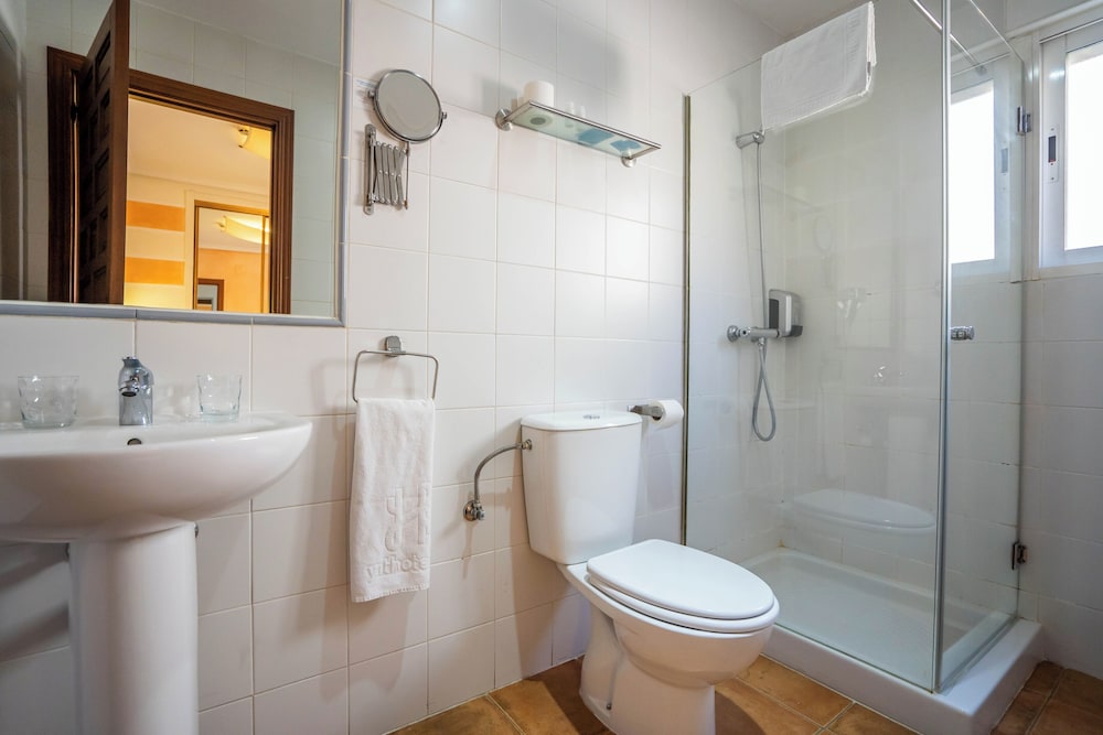 Double Room - Photo 21