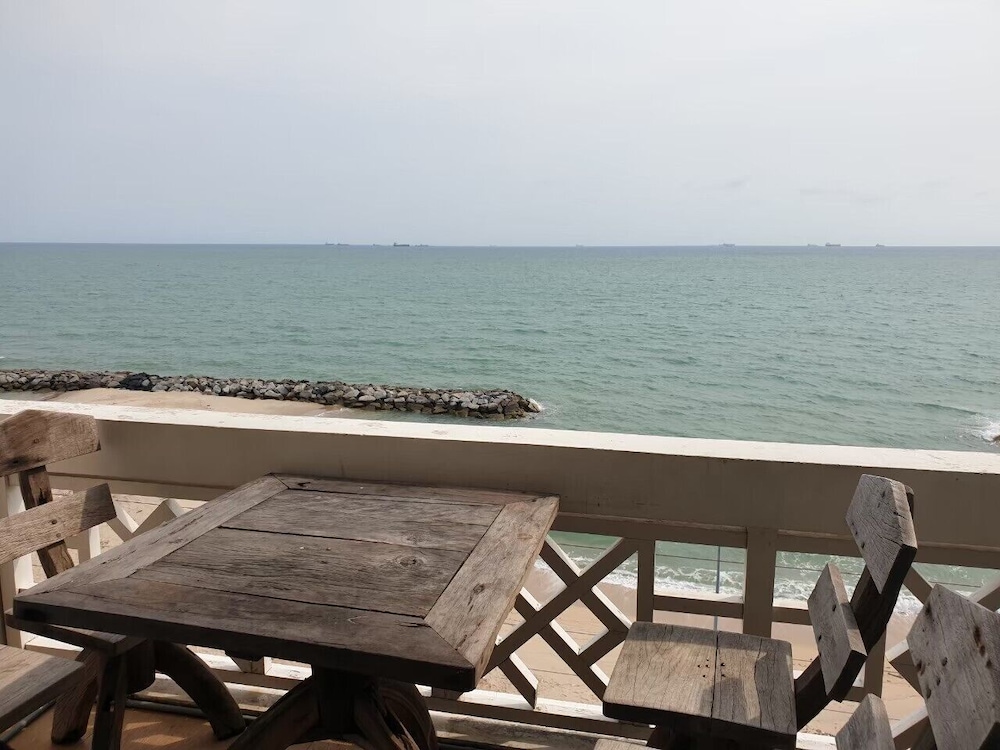 Studio Deluxe Triple Sea View photo 2
