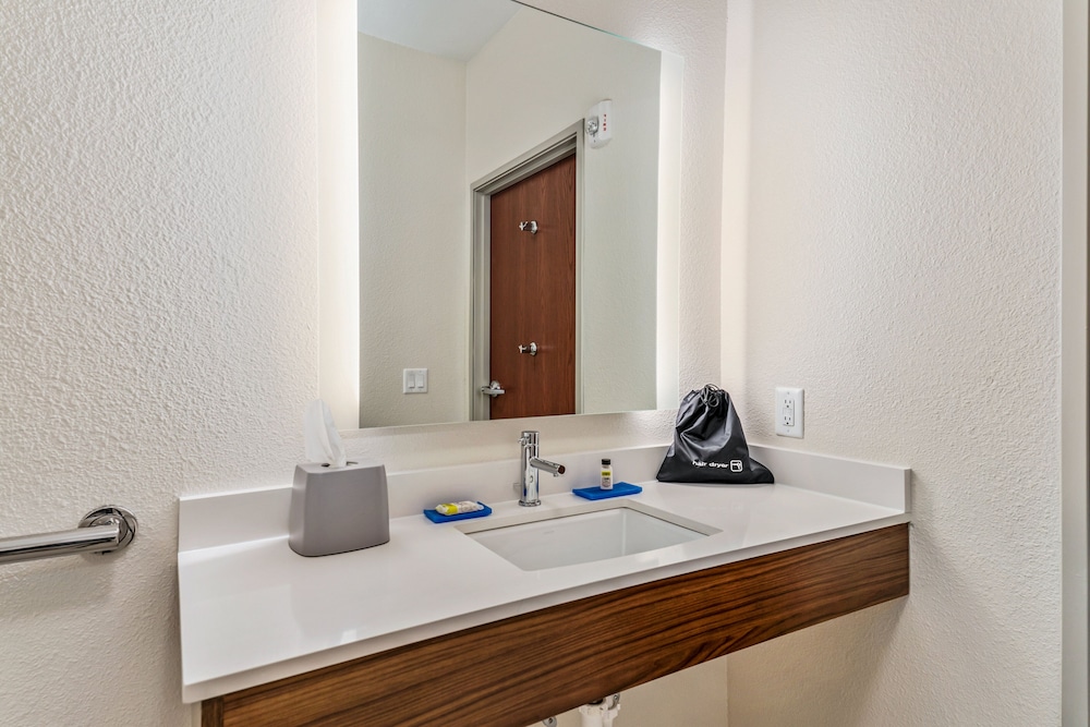 Standard Room, 2 Queen Beds, Accessible (Communications, Accessible Tub) - Photo 5