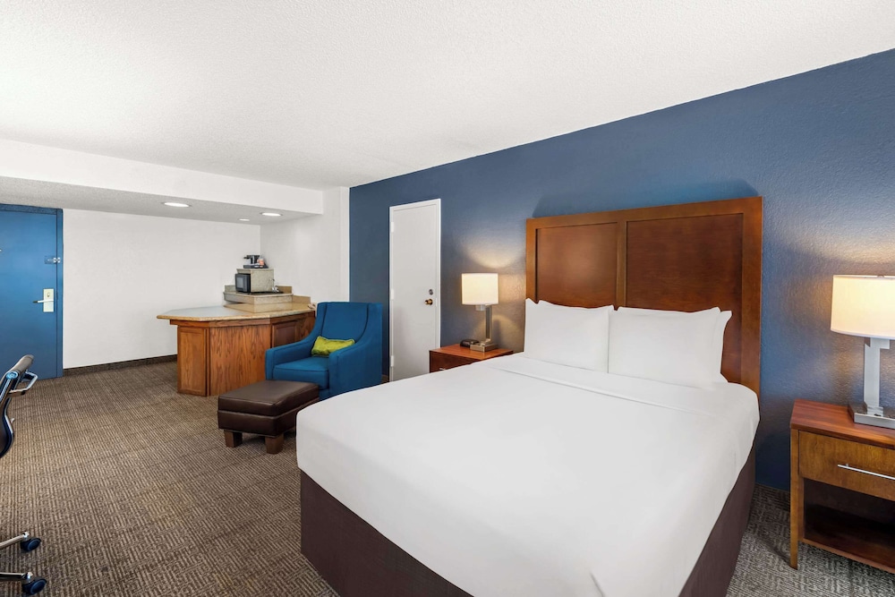 Suite, 2 Queen Beds, Non Smoking - Photo 1