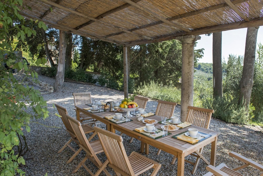 Villa photo 3