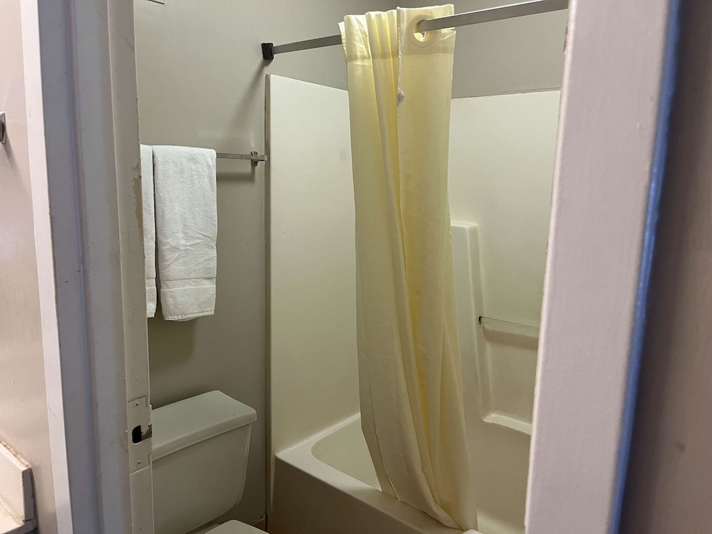 Deluxe Room, 1 King Bed, Non Smoking - Photo 4