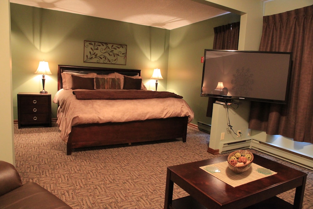 Executive Suite, 1 King Bed (Contemporary) photo 2