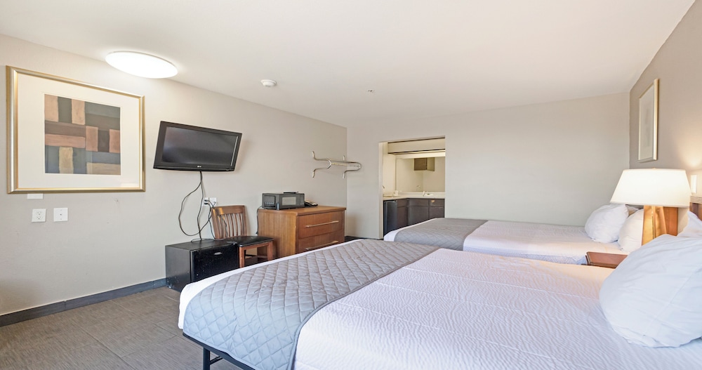 Room, 2 Queen Beds, Non Smoking - Photo 2