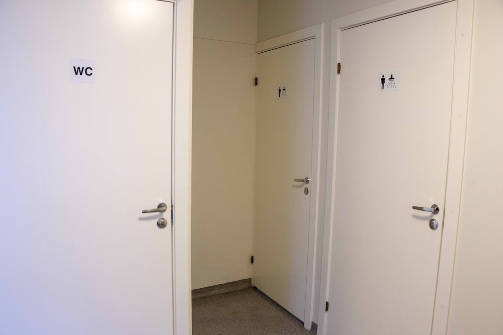 Single Room, Shared Bathroom photo 3