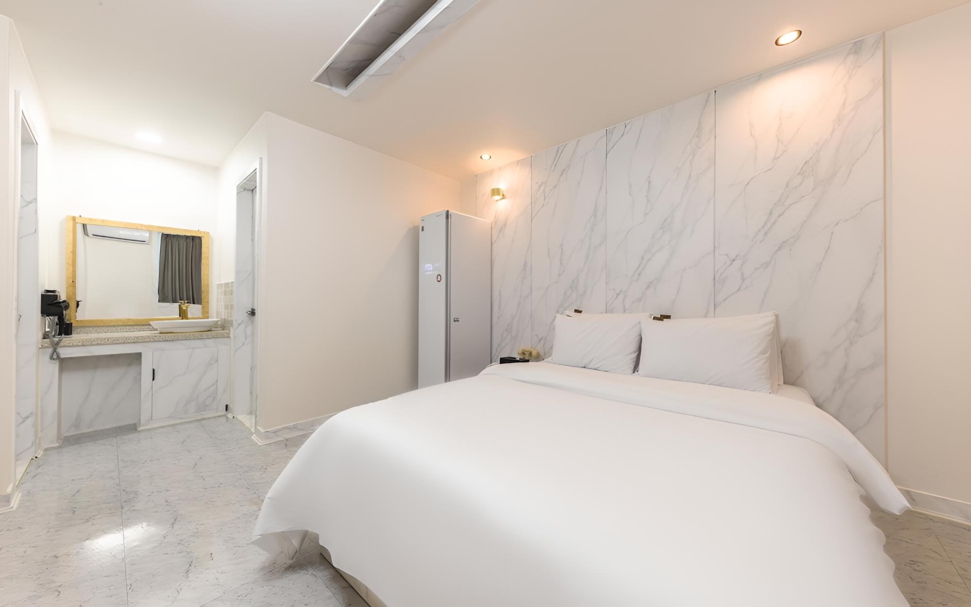Room (Business Deluxe (LG Styler/Korean Bre) - Photo 2