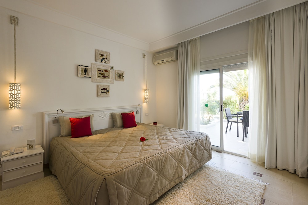 Twin Room - Photo 2