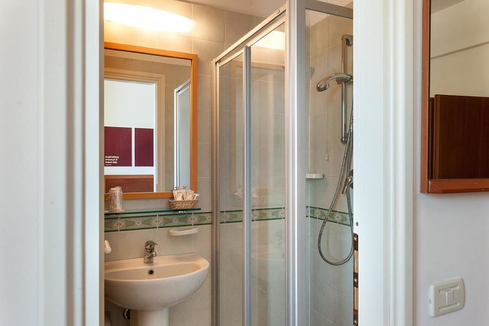 Double Room, Sea View - Photo 6