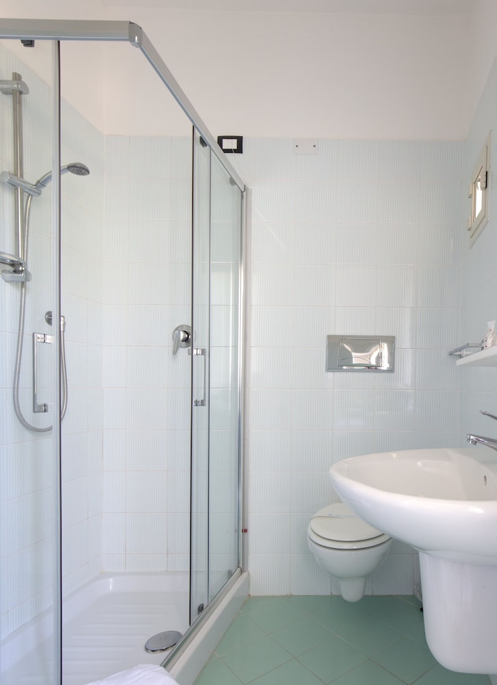 Standard Double Room, 1 Bedroom, Garden View - Photo 5