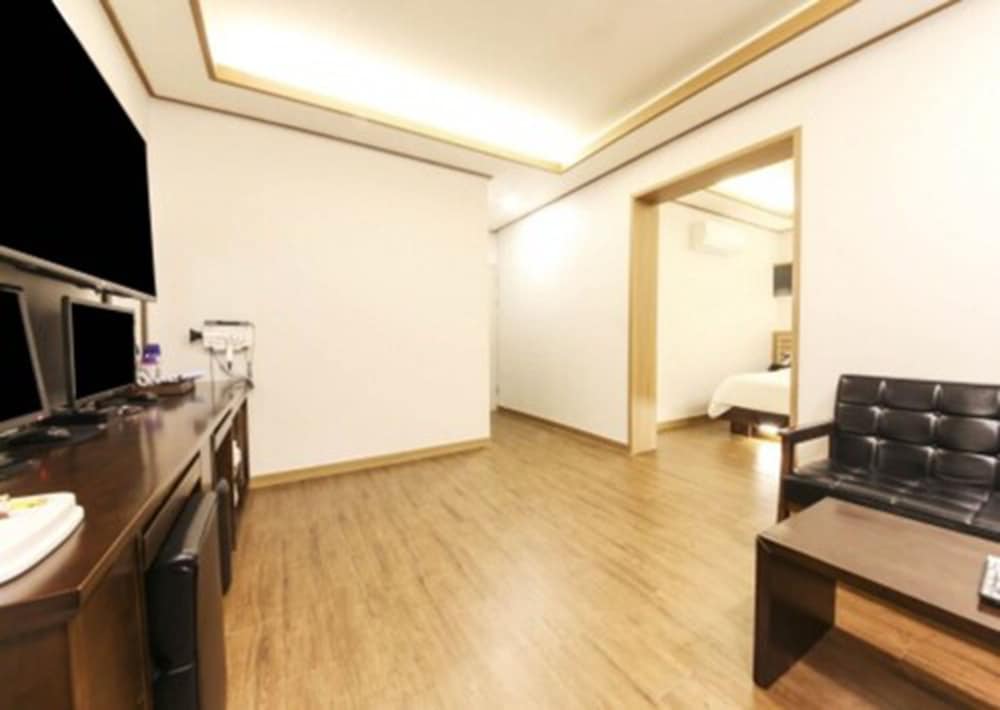 Suite, 1 Bedroom (No Breakfast on Weekend&Holiday) photo 1