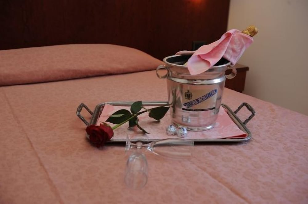 Double Room - Photo 9