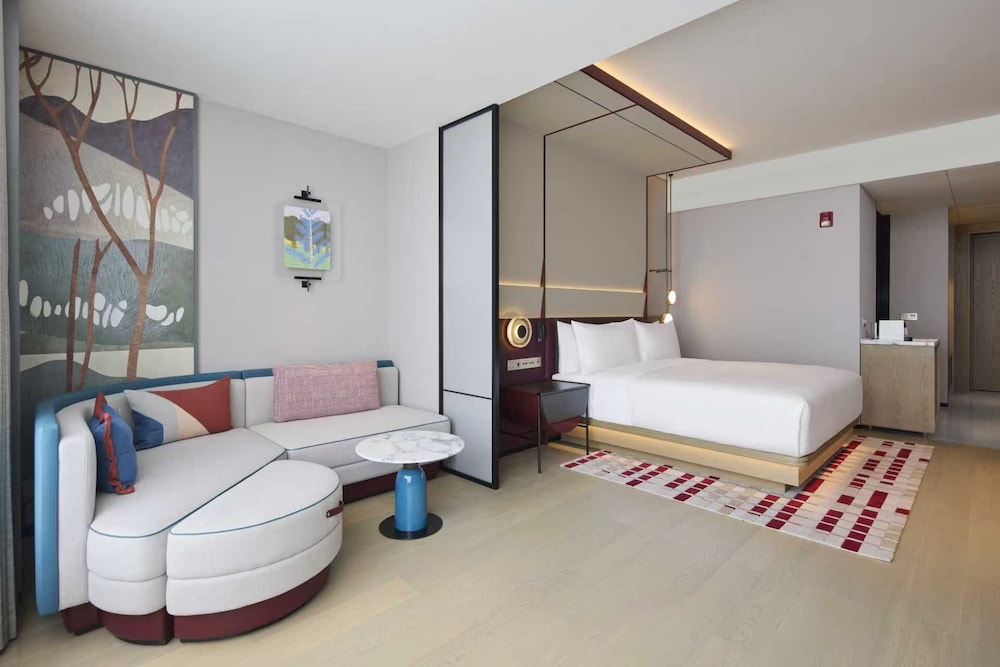 KING ACCESSIBLE ROOM