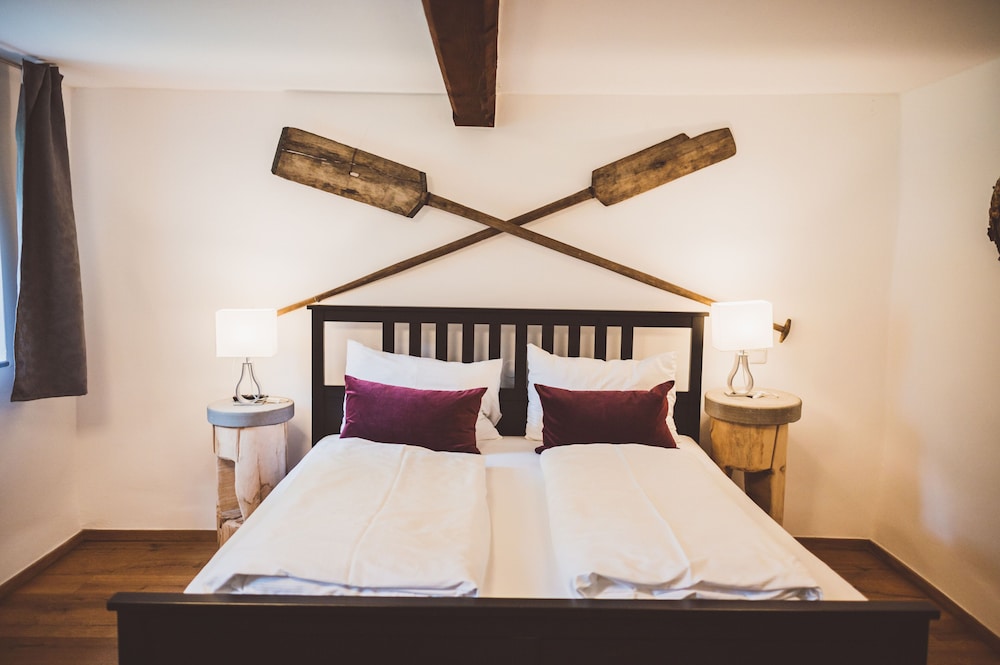 Luxury Apartment, 1 King Bed with Sofa bed, Non Smoking, Mountain View photo 3