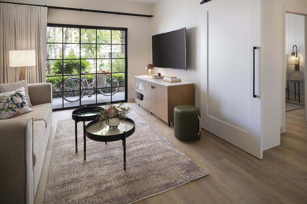 Standard Suite, 1 Bedroom - Photo 7