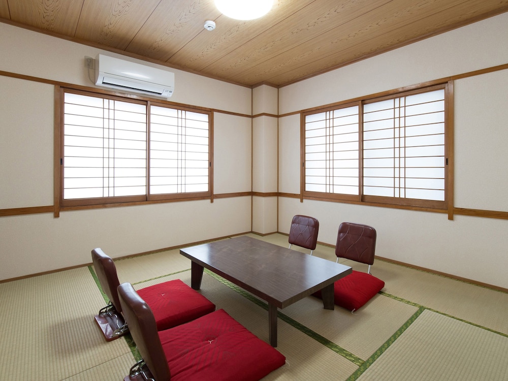 Japanese Room with Shared Washroom - Quadruple (Non-Smoking) photo 1