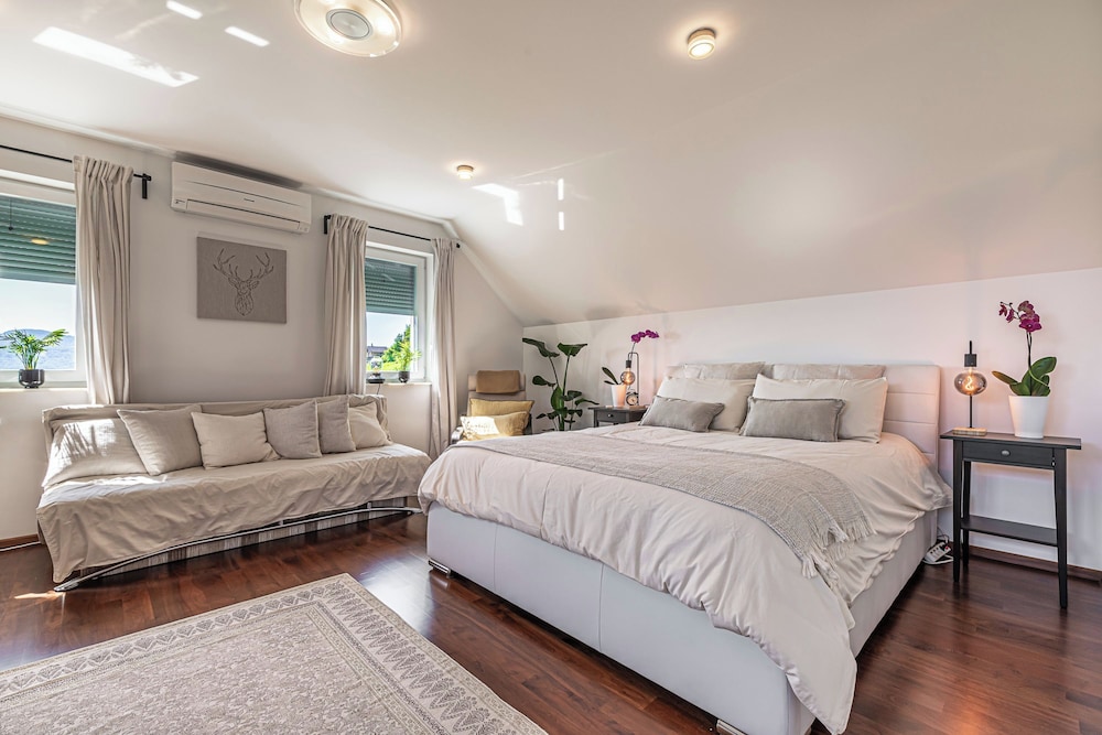 Family House, Multiple Bedrooms, Mountainside (Vineyard Cottage Deer's Hill) photo 2