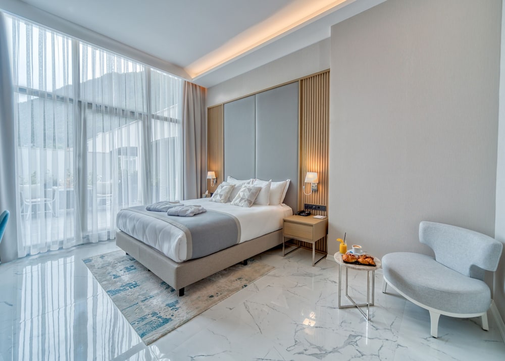 Basic Room, 1 King Bed - Photo 1