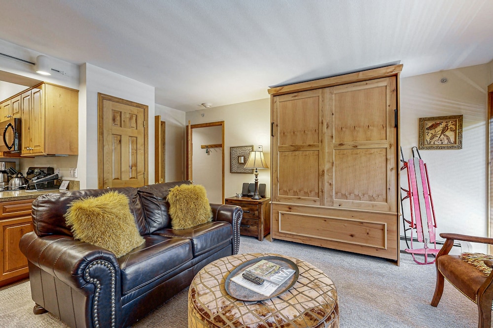 Suite, 1 Bedroom (2 Queen Beds Mountain View)