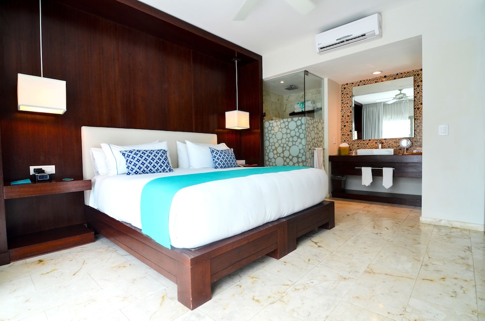 Deluxe Room - Photo 1